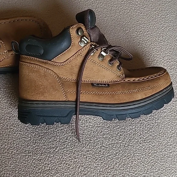 Youth Size 3 Thom McAn Leather Vintage Boots, Y2K - Picture 2 of 9